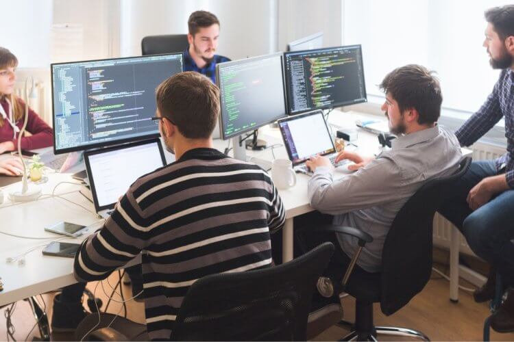 Cloud-Based Custom Software Development in Toronto: Key Trends to Watch